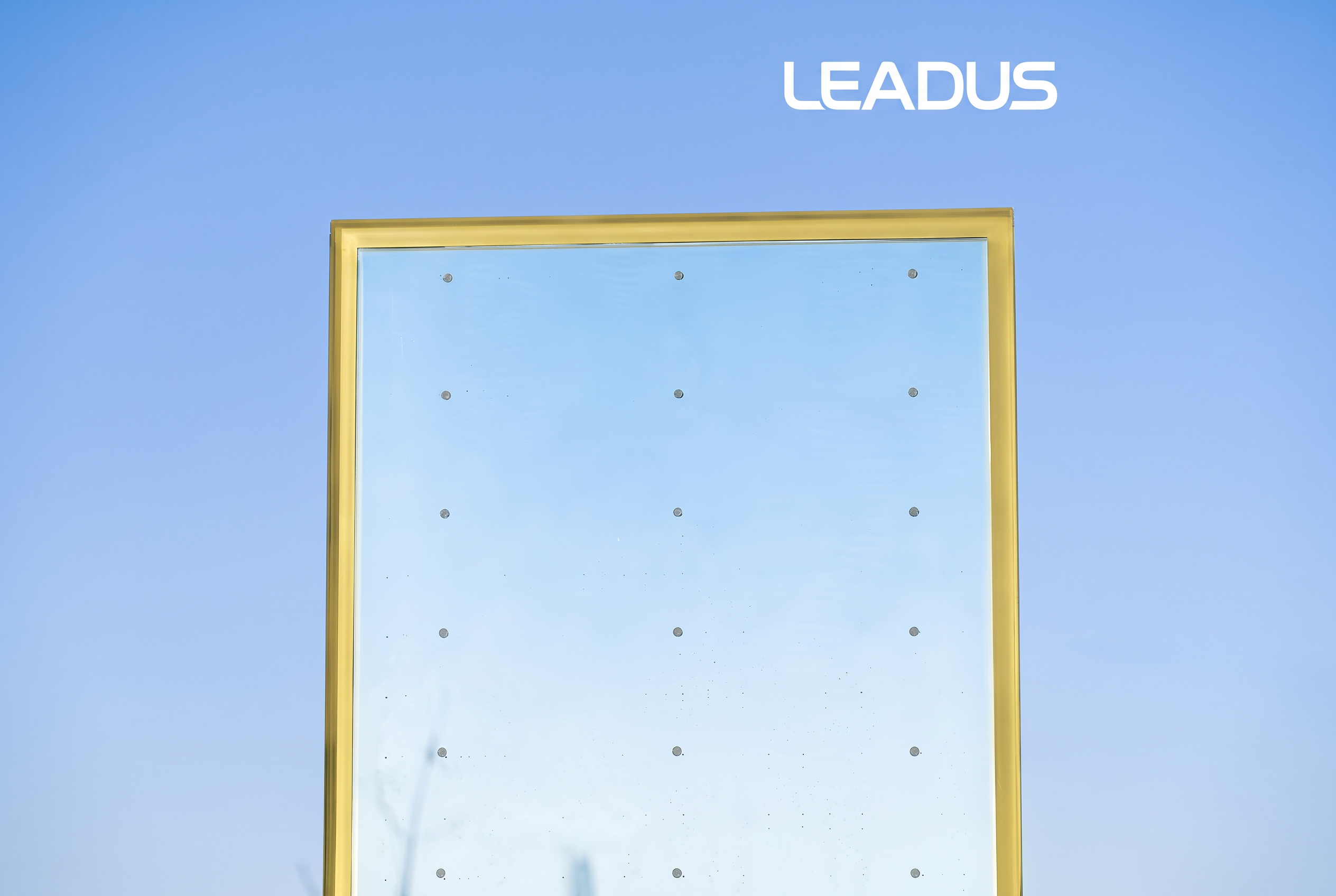 Leadus Tech vacuum insulating glass unit